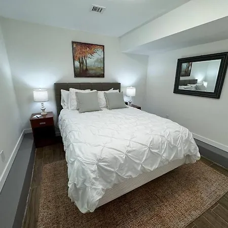 Modern 3-bedroom Gem Near Col, Pvt Entrance * Boston