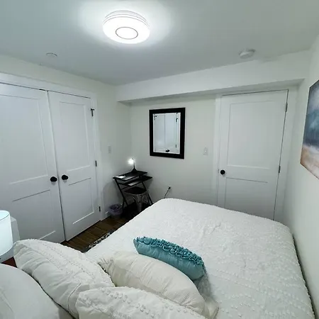 Apartment Modern 3-bedroom Gem Near Col, Pvt Entrance *