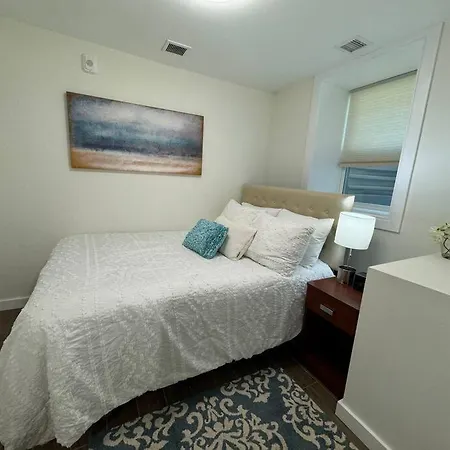 Modern 3-bedroom Gem Near Col, Pvt Entrance Apartment