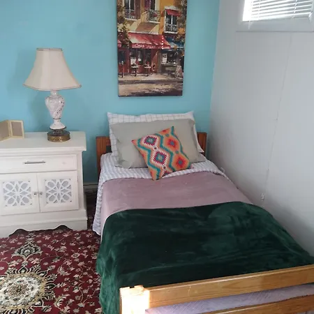 Blue Jay Room Homestay