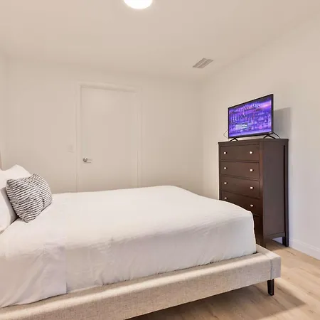 Private Modern With Kitchen Apartment *