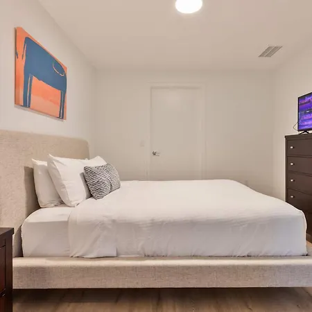 Apartment Private Modern With Kitchen *