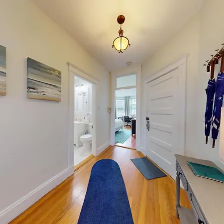2br Retreat Near College & Longwood Apartment Boston