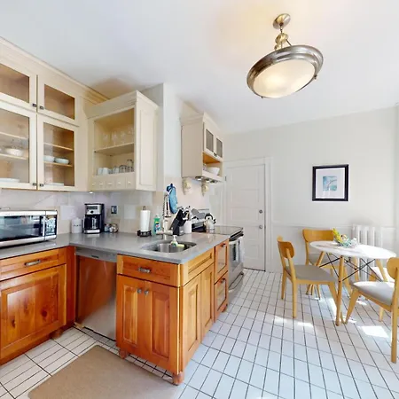 2br Retreat Near College & Longwood * Boston