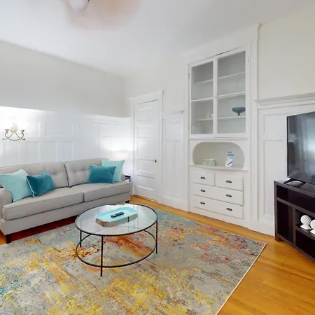 Apartment 2br Retreat Near College & Longwood Boston