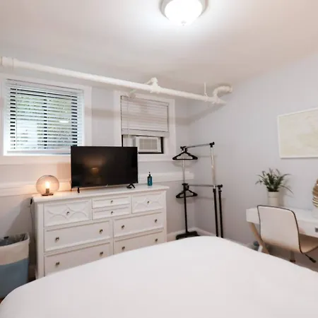 Allston 2br Retreat W Private Entrance & Comfort Apartment