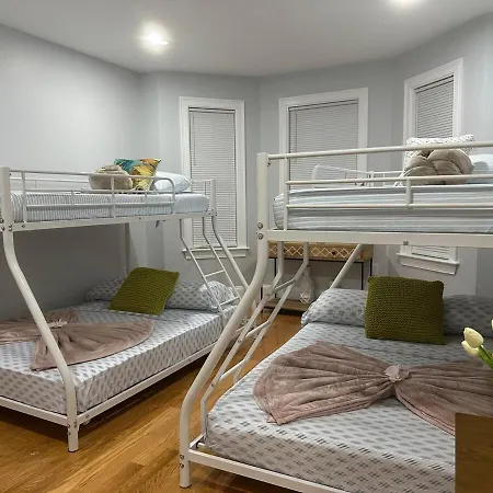 85a Charming Base, 3br, 2ba Ideal For Families Boston