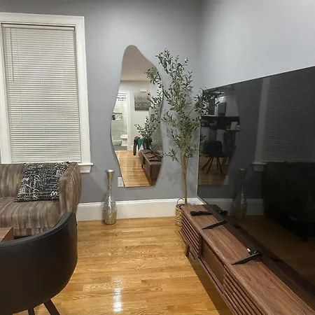 Apartment 85a Charming Base, 3br, 2ba Ideal For Families Boston