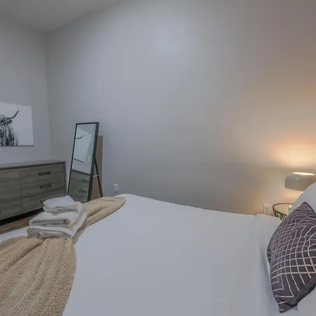 Furnished Luxury 3br, 2ba Loft