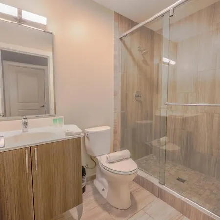 Furnished Luxury 3br, 2ba Loft Apartment *