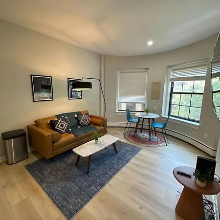 Spacious Back Bay Apartment *