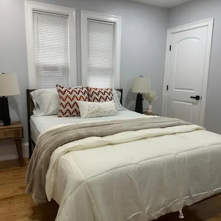Apartment 85b Brand New 3br, 2ba, Walk To Transit, Near *