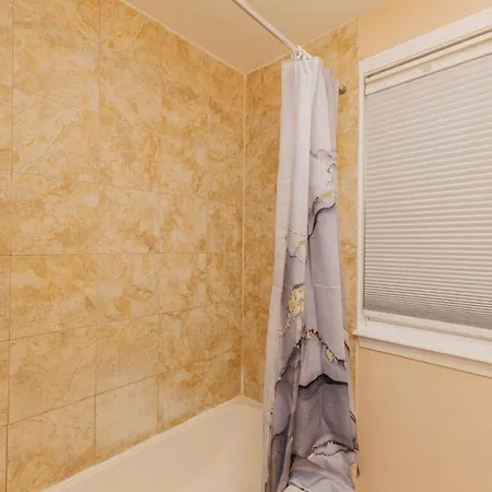 In-unit Laundry Your Family And Friends Space *