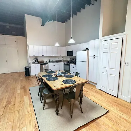 Sunny 2br W Office, Near Copley & Shopping *