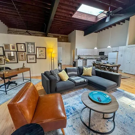 Sunny 2br W Office, Near Copley & Shopping Apartment