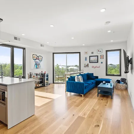 Luxury 2bd2ba Next To The Airport 4389