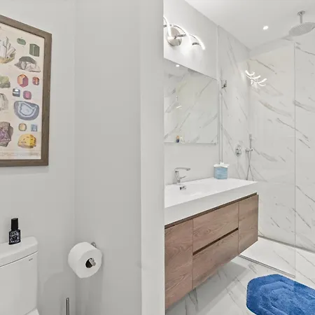 Apartment Luxury 2bd2ba Next To The Airport 4389 *