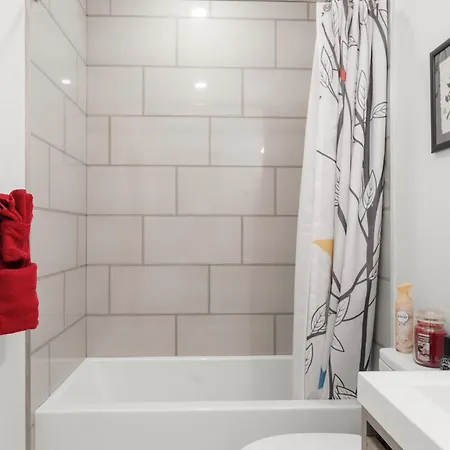 Luxury 2bd2ba Next To The Airport 4389