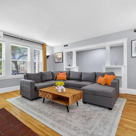 Vintage 5br In With Free Parking