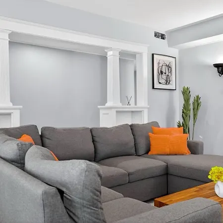 Vintage 5br In With Free Parking Apartment *