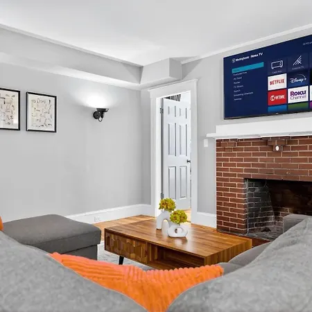 Vintage 5br In With Free Parking Apartment Boston