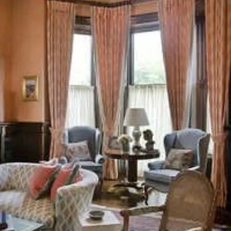 Bed & Breakfast The College Club Of