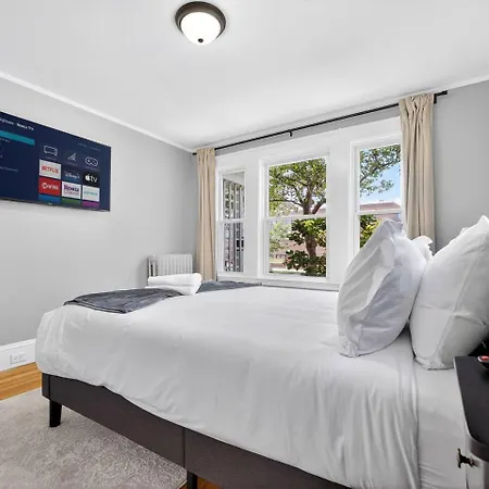 Vintage 5br In With Free Parking *
