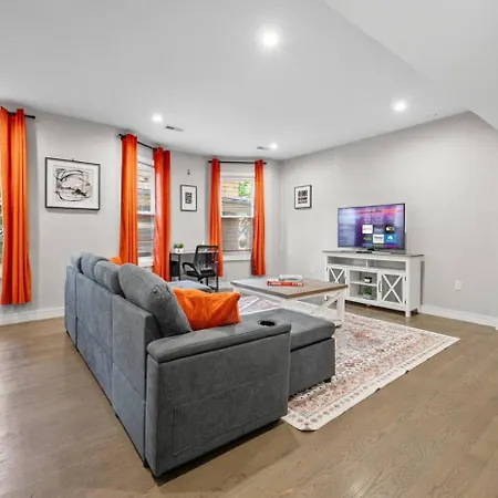 Apartment Luxury 3br In With Roku Tv