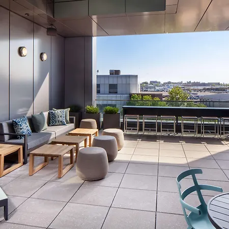 Homewood By Hilton Seaport District Hotel 3*