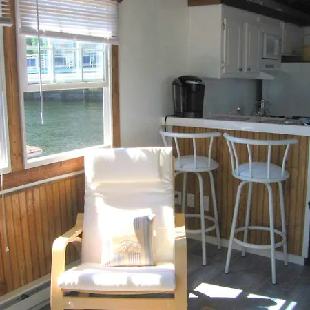 Blue Pearl Houseboat In Harbor Wifi, A/c,