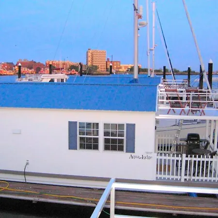 Holiday home Blue Pearl Houseboat In Harbor Wifi, A/c, Boston
