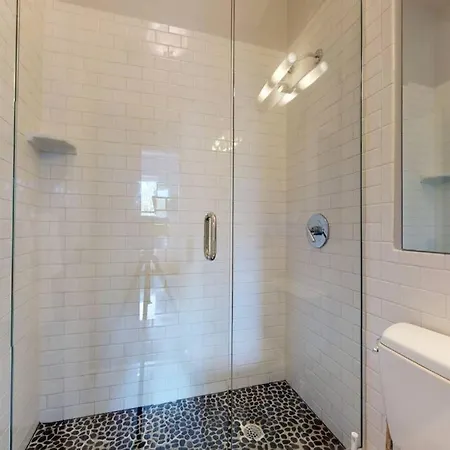 Stylish Downtown In The Boston, C.ave #34 4* Boston
