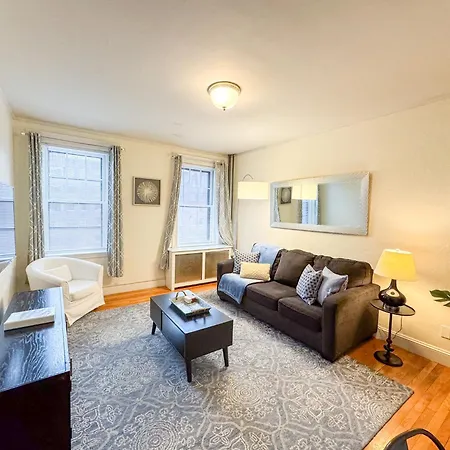 Sun-filled Unit, Elevator, Pool, College *