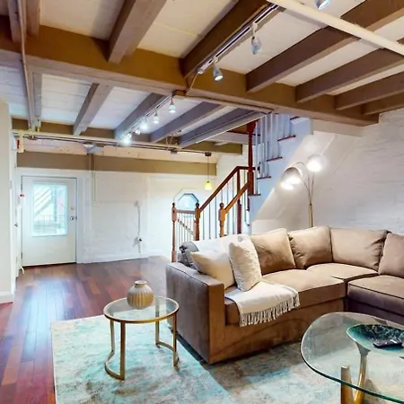 Apartment Tri-level, Skylighted, Faneuil Hallquincy Market