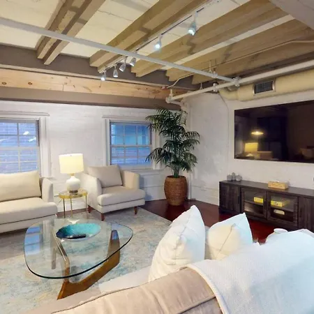Apartment Tri-level, Skylighted, Faneuil Hallquincy Market *