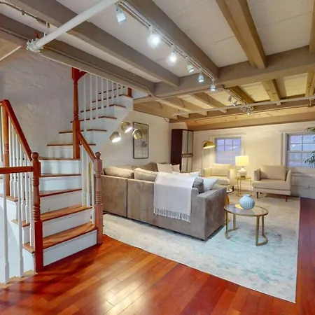 Apartment Tri-level, Skylighted, Faneuil Hallquincy Market