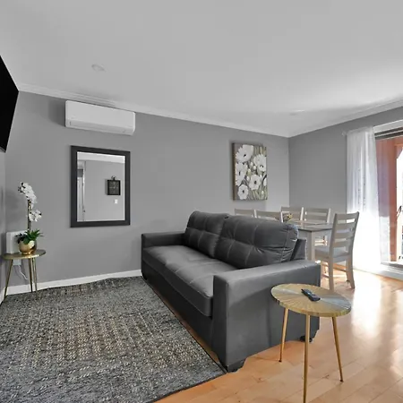 Airport Subway Apartment