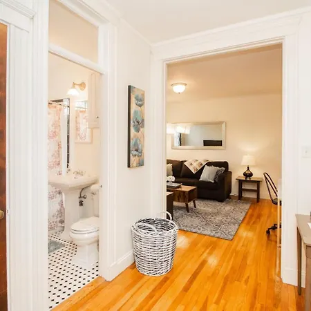 Sun-filled Unit, Elevator, Pool, College Apartment *