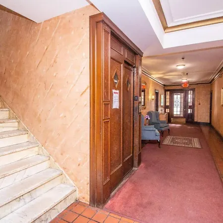 Apartment Sun-filled Unit, Elevator, Pool, College