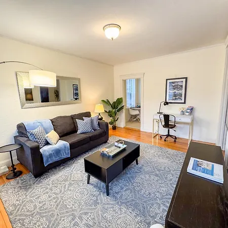 Sun-filled Unit, Elevator, Pool, College Apartment