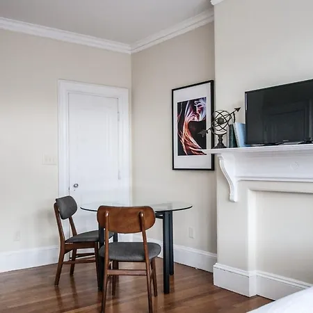 Apartment Studio On Newbury Street Apt 41 *