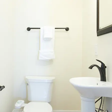 Apartment Three-bedroom On Larose Place Apt R