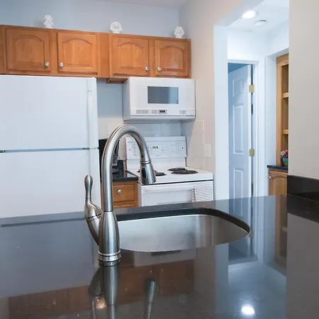 One-bedroom On W Newton Street Apt 2 *