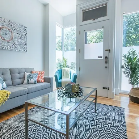 One-bedroom On W Newton Street Apt 2