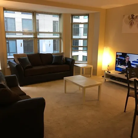 Luxury 75landmark Square Apartment *