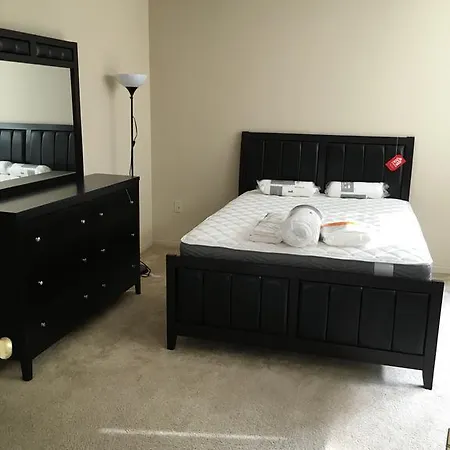 Luxury 75landmark Square Apartment