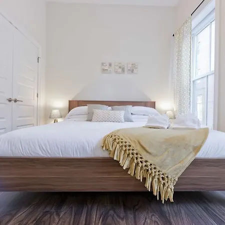 Apartment Three-bedroom On Washington Street Apt 4 *