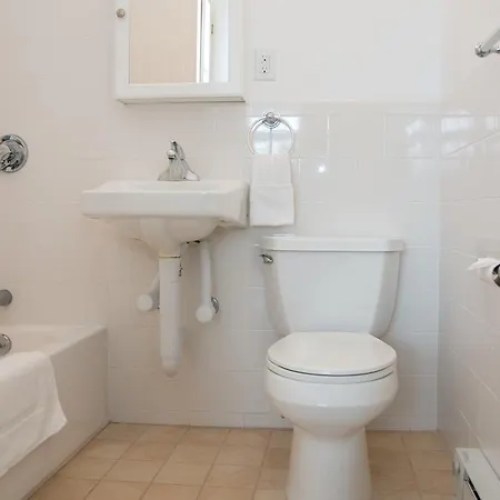 Studio On Newbury Street Apt 41