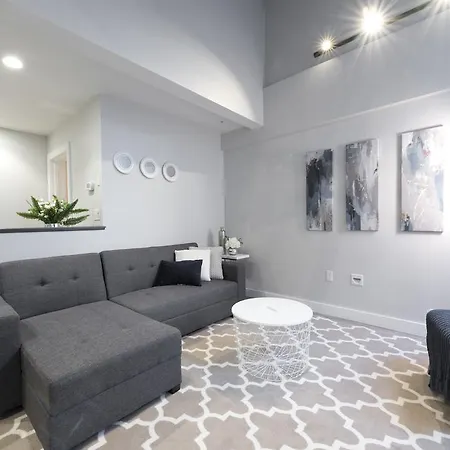 Two-bedroom On Washington Street Apt 403 Apartment *
