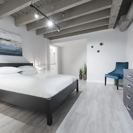 Two-bedroom On Washington Street Apt 403 Apartment